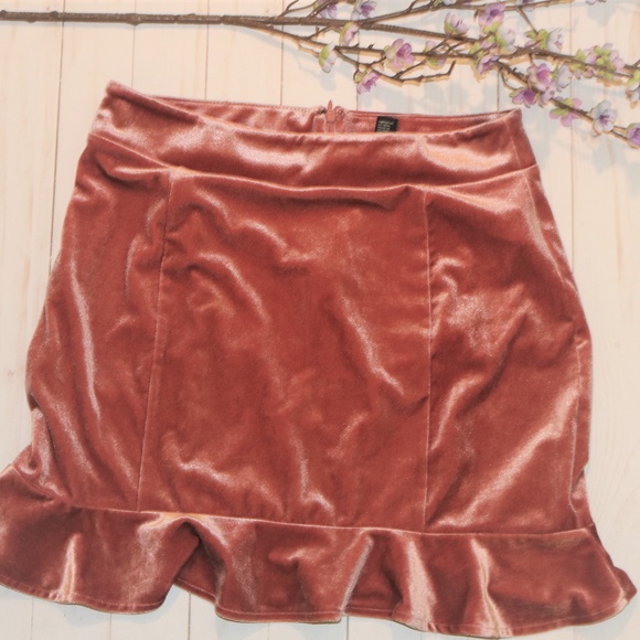 Forever 21 Dresses & Skirts - Forever 21 pink velvet skirt